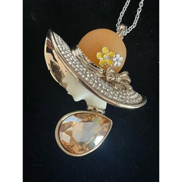 Lady Head Pendant w/ Crystal embellishment Necklace 24" chain - Picture 1 of 4